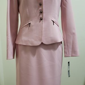 Tahari 2-piece rosewood/mauve skirt suit
